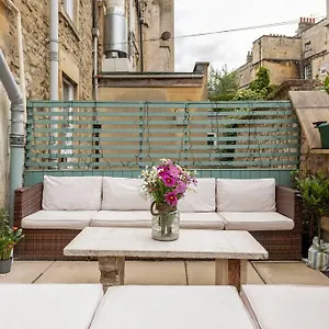 Lovely 4 Bedroom Townhouse Holiday home