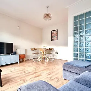 switchback-stays-serviced-apartments-century-wharf.cardiffhotelswales.com/